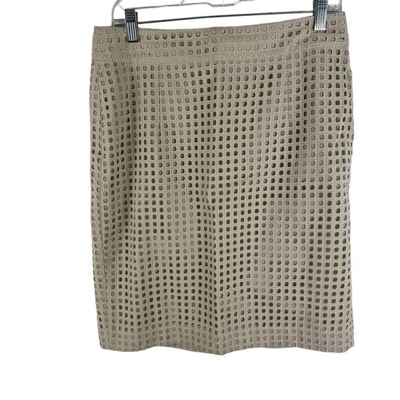 Banana Republic khaki eyelet skirt- size 6 - Picture 1 of 8